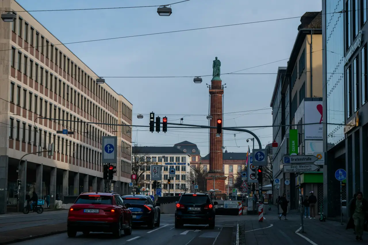 Luisenplatz in Darmstadt mit dem Ludwigsmonument